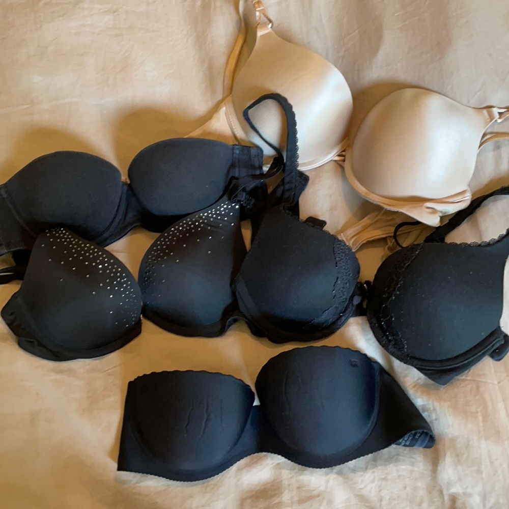 5 size 32b Victoria’s Secret bras